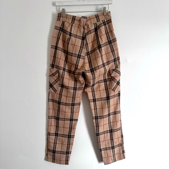Burberry-patterned High-waisted Cargo Pants - Picture 2 of 4